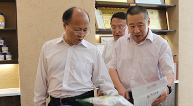 內(nèi)蒙古自治區(qū)政協(xié)黨組書記、主席李秀領(lǐng)考察、調(diào)研我公司